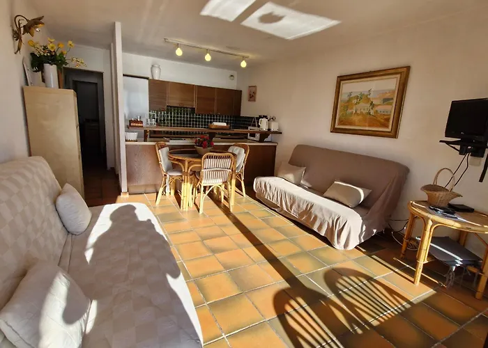 2 Pièces Avec Piscine Et Garage à - Fr-1-780-71 *