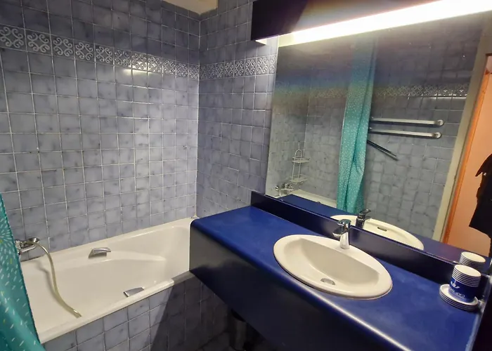 2 Pièces Avec Piscine Et Garage à - Fr-1-780-71 *